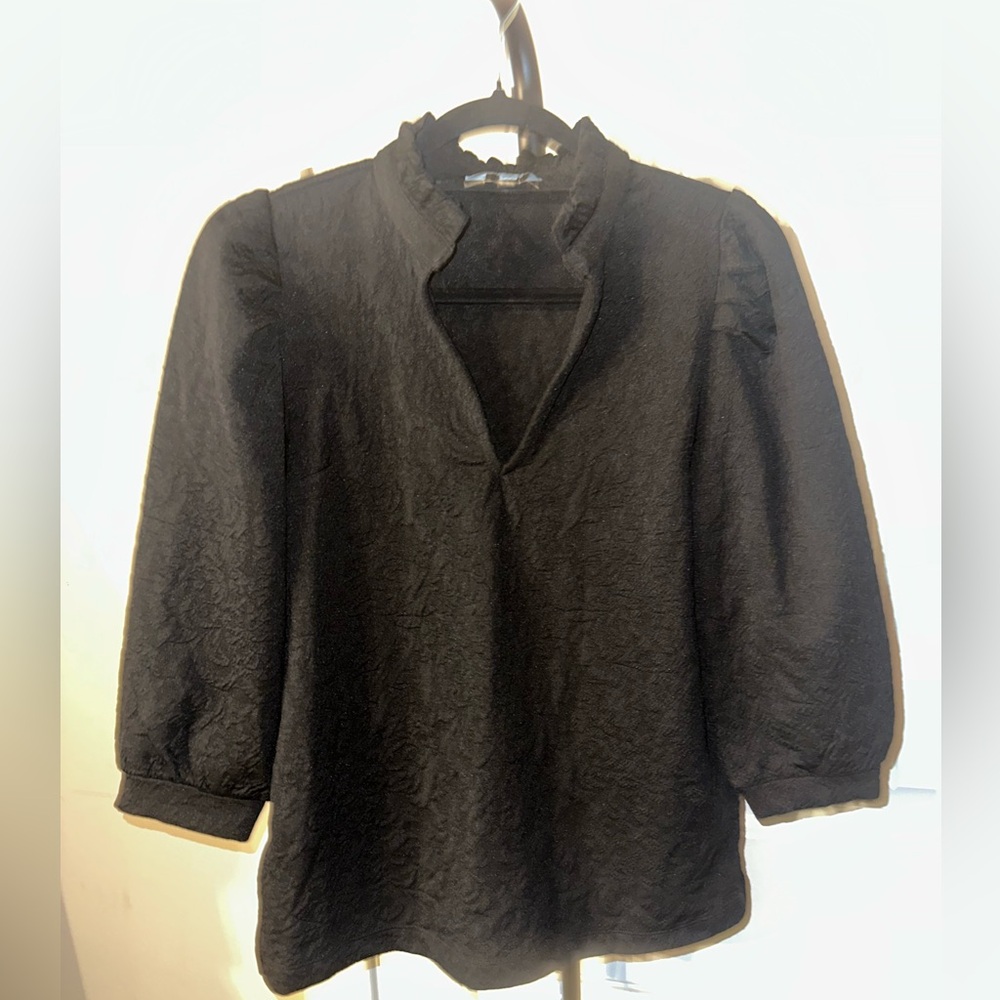 Crown & Ivy Size Medium Black Textured Ruffle VNeck Long Sleeve Blouse - Picture 2 of 7